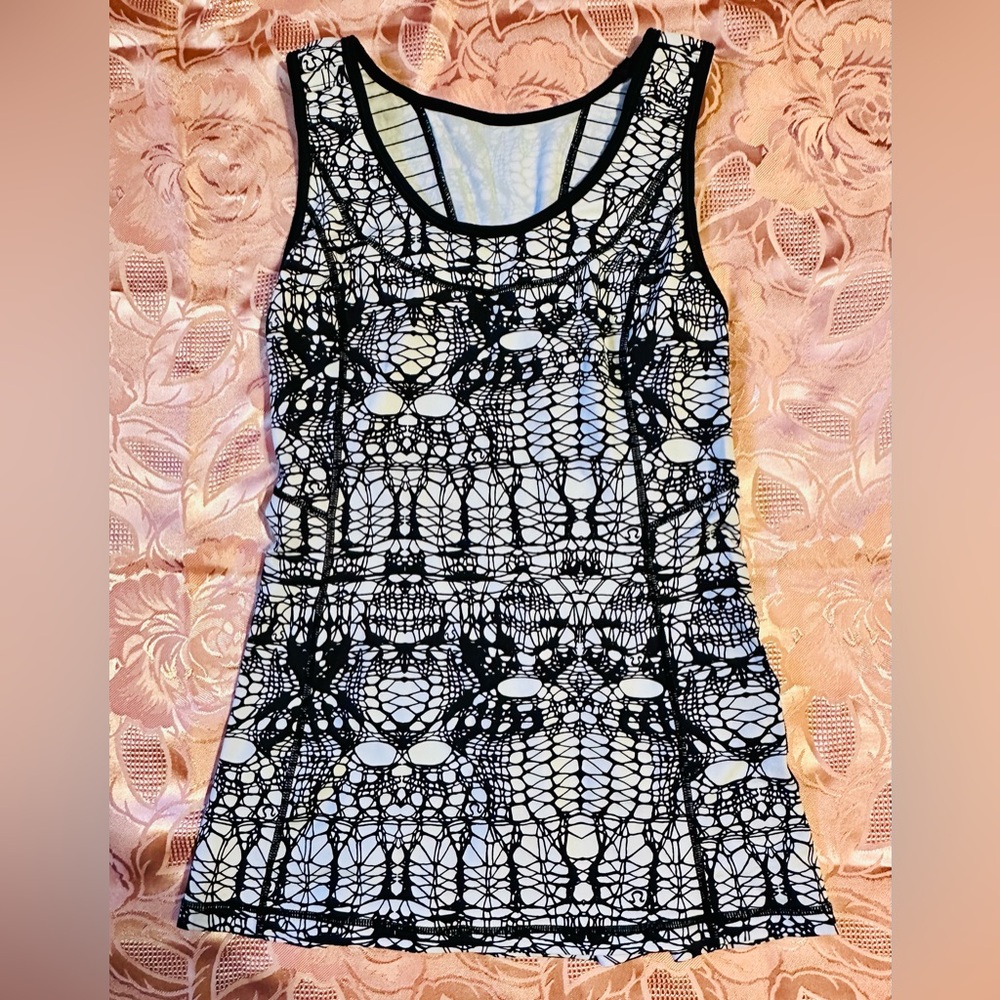 Lululemon top